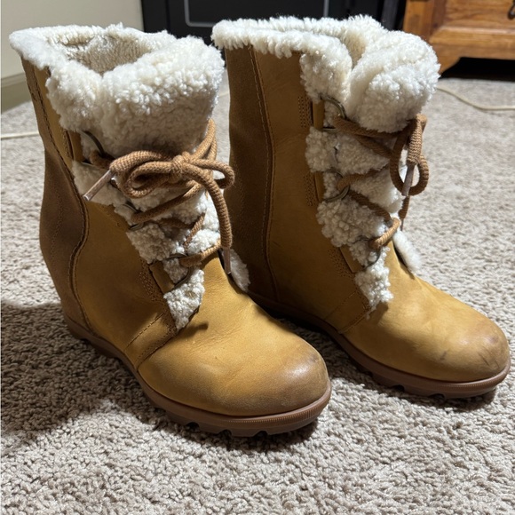Sorel Joan Wedge II Shearling-Lined Boots Leather Platforms 8.5 - Picture 2 of 9